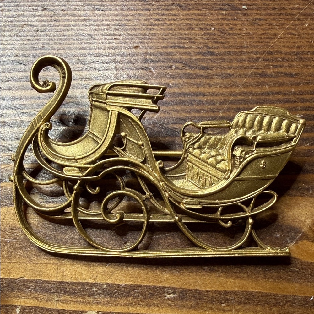 Collectible Shelburne Museum Victorian Sleigh Brooch